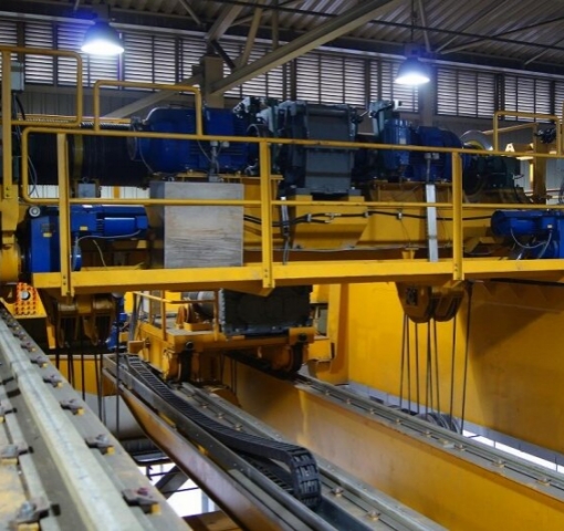 Suwnica lejnicza czterodźwigarowa Q 70/30 T GNP A7
